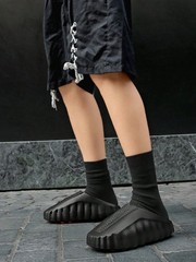 Mind 001 Men’s Closed-Toe Clogs, Lightweight Durable Construction, Ventilated Up