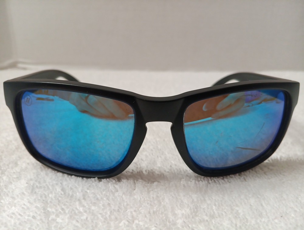 Blenders Blue Tundra Polarized Full Rim Sunglasses Left Lens Scratched
