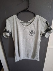 Womens Athletic Cut Nike Tshirt Size Large. [1]