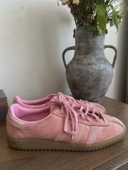 Pink Adidas Bermudas suede shoes