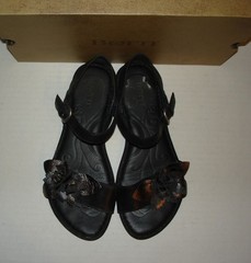 BORN Women’s Black/Bronze Leather Slingback Flat Sandals Size 7 M US / 38 EUR