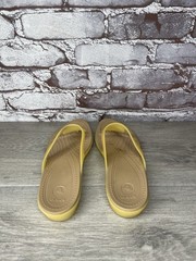 Crocs Pale Yellow Rubber Wedge T-Straps Slide Sandals Women’s Sz 7M US/38EU