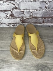 Crocs Pale Yellow Rubber Wedge T-Straps Slide Sandals Women’s Sz 7M US/38EU