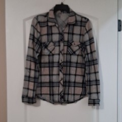 (28) Vanity Women’s Gray, Pink, & Black Plaid Flannel Collared Pockets L