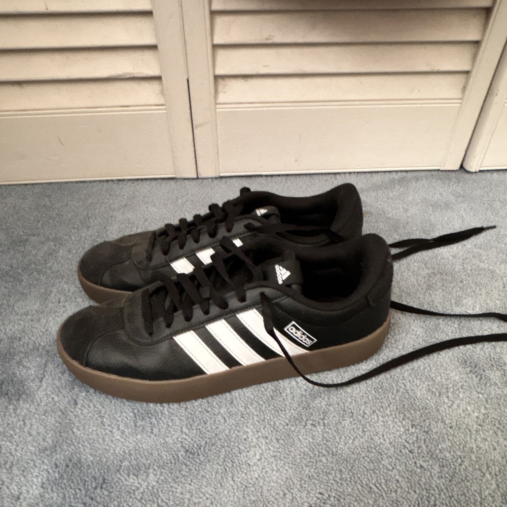 adidas Men’s Low Top Lace-Up Sneakers Black/White with Gum Sole