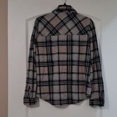 (28) Vanity Women’s Gray, Pink, & Black Plaid Flannel Collared Pockets L