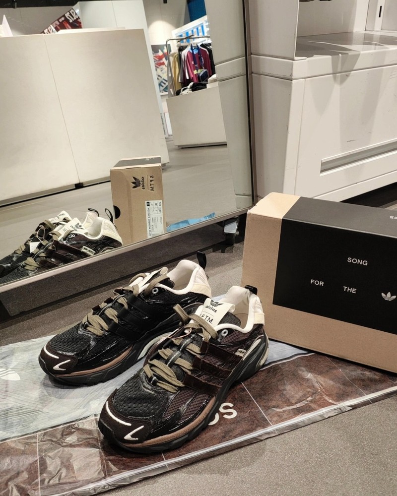 Song for the Mute adidas Adistar Cushion Core Black Dark Brown JH9007