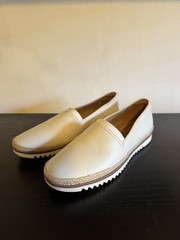 Clarks Serena Paige White Leather Loafers Women’s Size 7 US 38 EU M Slip On Flat